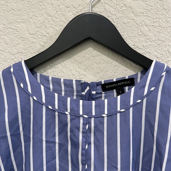 Banana Republic stripped too in size Small - Picture 6 of 7